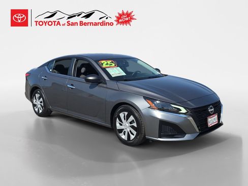 Used 2025 Nissan Altima 2.5 S FWD image 7