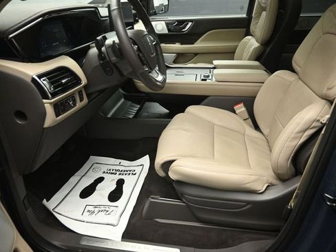 Certified 2023 Lincoln Navigator Reserve AWD/4WD image 10