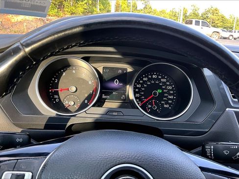 Used 2018 Volkswagen Tiguan SE FWD image 13