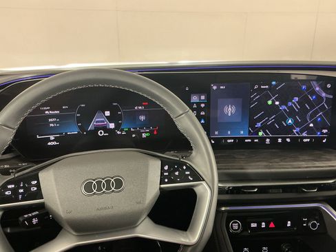 Used 2025 Audi Q5 Premium w/ Premium Plus AWD/4WD image 12