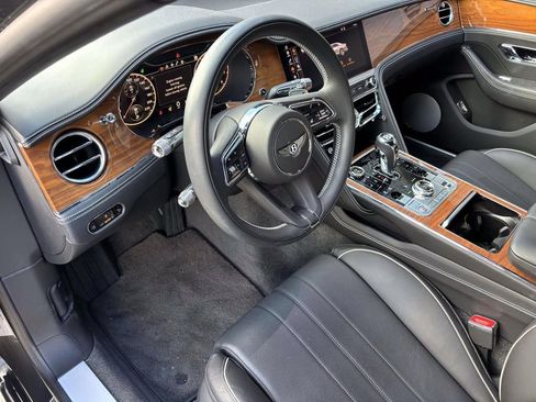 Used 2022 Bentley Flying Spur V8 image 7