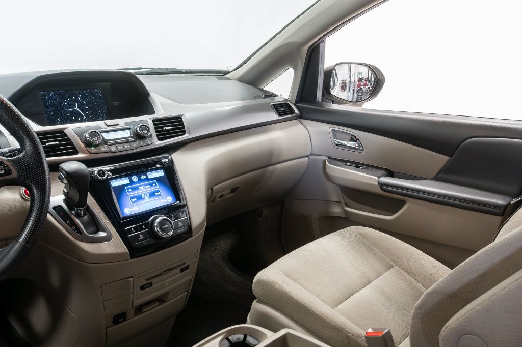 Used 2016 Honda Odyssey SE image 11