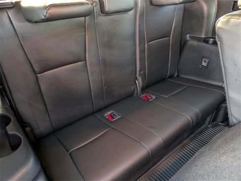 Used 2023 Toyota Highlander L image 15
