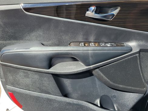 Used 2019 Kia Sorento LX image 6