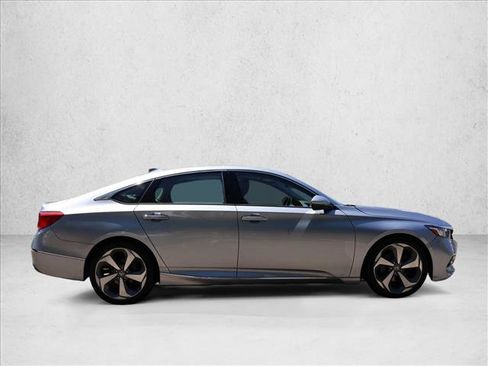 Used 2018 Honda Accord Touring image 4