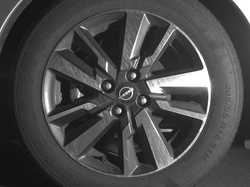 Used 2025 Nissan Versa SV image 11