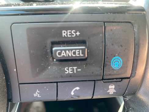 Used 2022 Nissan Pathfinder SV w/ SV Premium Package AWD/4WD image 24