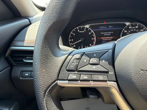 Used 2024 Nissan Altima 2.5 SV FWD image 29