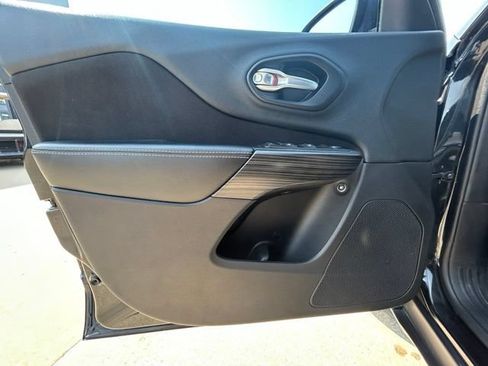 Used 2014 Jeep Cherokee Sport FWD image 15
