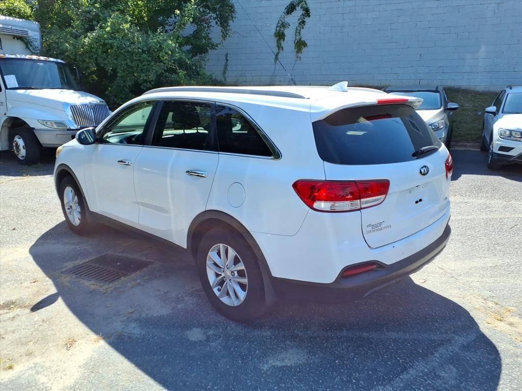 Used 2017 Kia Sorento FWD w/ LX Convenience Package image 7