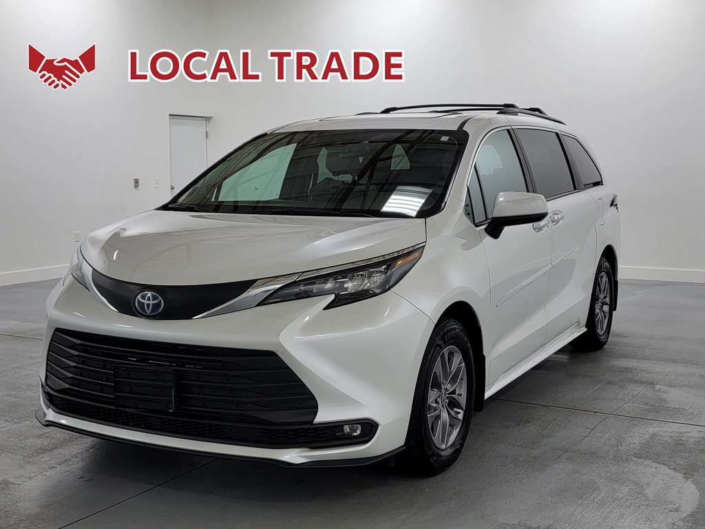 Used 2025 Toyota Sienna XLE w/ XLE Plus Package AWD/4WD image 4