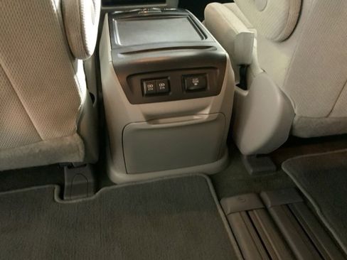 Used 2019 Toyota Sienna LE w/ LE Preferred Package image 30