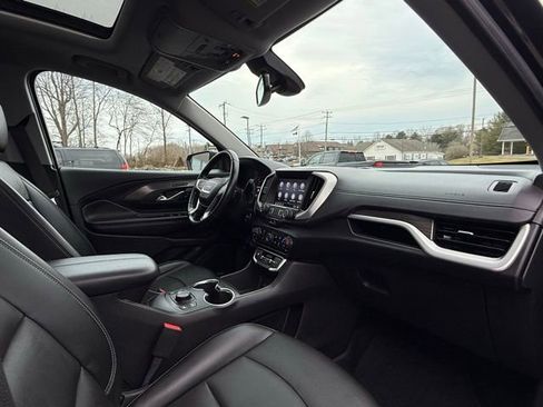 Used 2022 GMC Terrain SLT w/ Infotainment Package II image 17