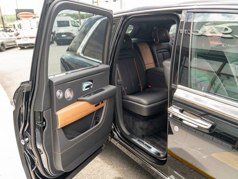 Used 2025 Rolls-Royce Cullinan image 24