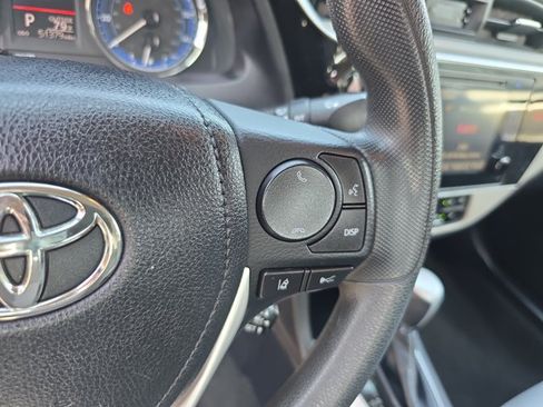 Used 2018 Toyota Corolla LE w/ LE Premium Package w/Moonroof FWD image 18