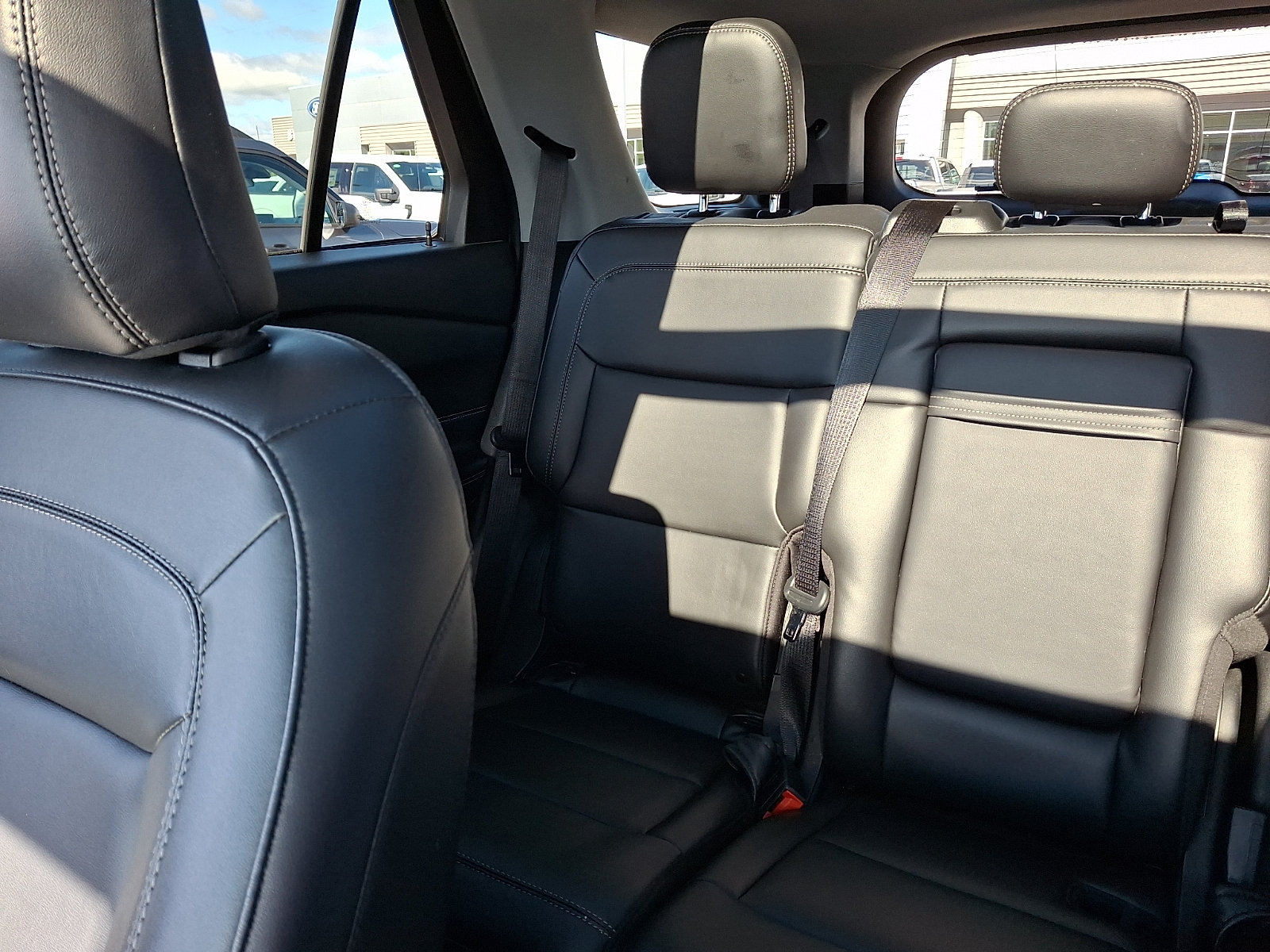 Used 2023 Ford Explorer XLT w/ Equipment Group 202A AWD/4WD image 17