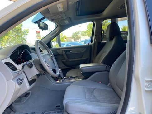 Used 2015 Chevrolet Traverse LT w/ Style and Technology Package FWD image 13