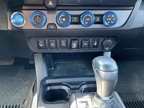 Used 2020 Toyota Tacoma SR5 image 24