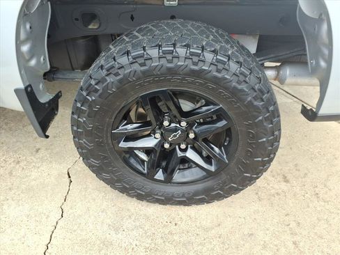 Used 2022 Chevrolet Silverado 1500 Custom Trail Boss w/ LPO, Dark Essentials Package image 7