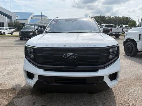 Used 2025 Ford Expedition Active RWD image 2