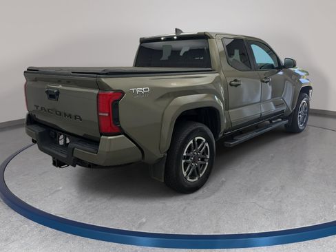 Used 2024 Toyota Tacoma TRD Sport AWD/4WD image 5