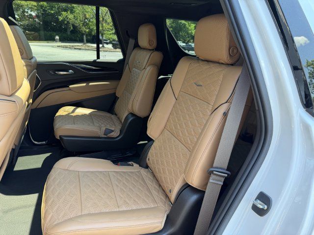 Used 2021 Cadillac Escalade Premium Luxury w/ Performance Package AWD/4WD image 29