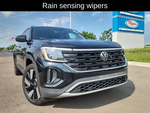Used 2024 Volkswagen Atlas Cross Sport SE FWD image 13