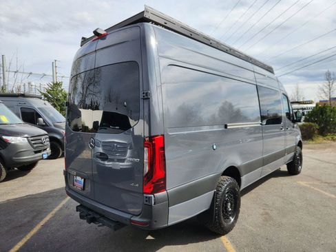 Used 2022 Mercedes-Benz Sprinter 2500 image 4