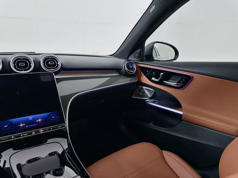 Used 2025 Mercedes-Benz C 300 Sedan image 26