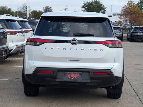 New 2025 Nissan Pathfinder SV image 5