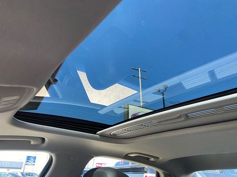 Used 2017 Audi A4 2.0T Premium image 12