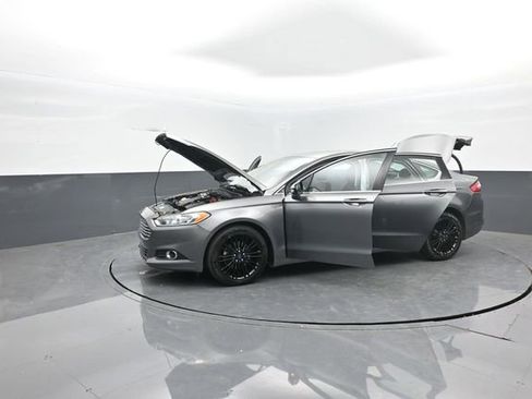 Used 2014 Ford Fusion SE w/ Equipment Group 202A image 38