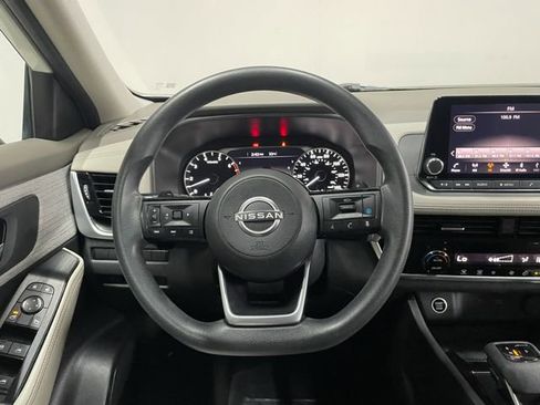 Used 2022 Nissan Rogue SV image 11