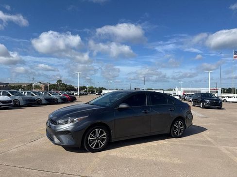 Used 2023 Kia Forte LXS FWD image 9