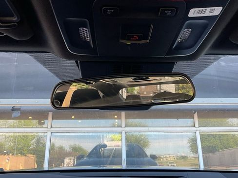 Used 2025 Toyota Camry SE image 18