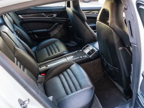 Used 2016 Porsche Panamera GTS image 31