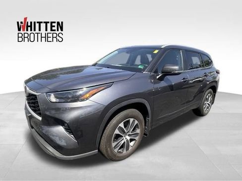 Used 2023 Toyota Highlander XLE FWD image 1