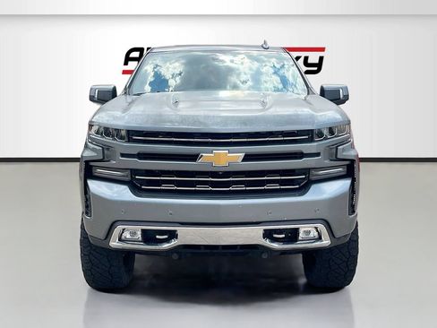 Used 2019 Chevrolet Silverado 1500 High Country w/ Technology Package AWD/4WD image 2