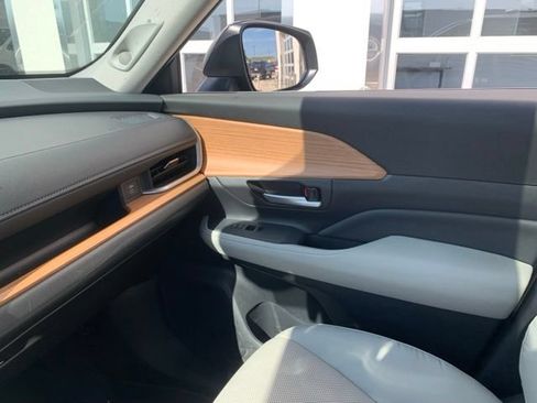 Used 2025 Toyota Grand Highlander AWD Hybrid image 20