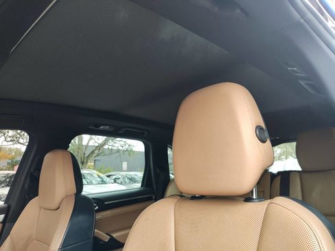 Used 2016 Porsche Cayenne image 32