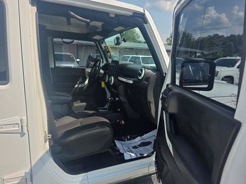 Used 2015 Jeep Wrangler Unlimited Sahara AWD/4WD image 10