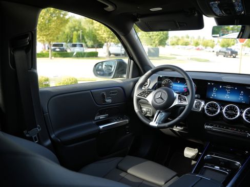 New 2026 Mercedes-Benz GLB 250 4MATIC image 19