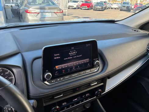 Used 2025 Nissan Rogue SV image 20