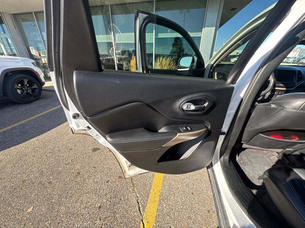 Used 2017 Jeep Cherokee Limited AWD/4WD image 21