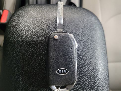 Used 2020 Kia Forte LXS FWD image 32