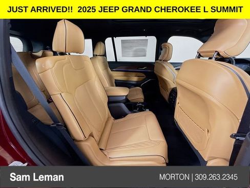 New 2025 Jeep Grand Cherokee L Summit w/ Luxury Tech Group V image 29