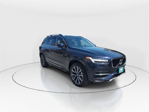 Used 2017 Volvo XC90 T6 Momentum w/ Vision Package image 2