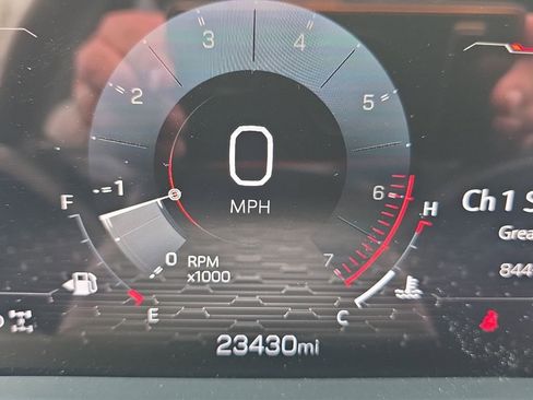 Used 2025 GMC Acadia Elevation image 21