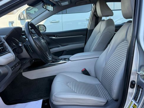 Used 2020 Toyota Camry SE image 9