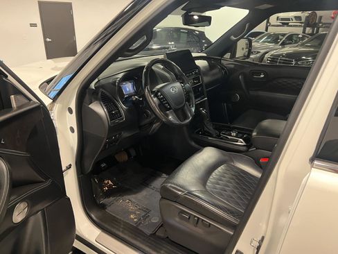 Used 2024 INFINITI QX80 Sensory image 10